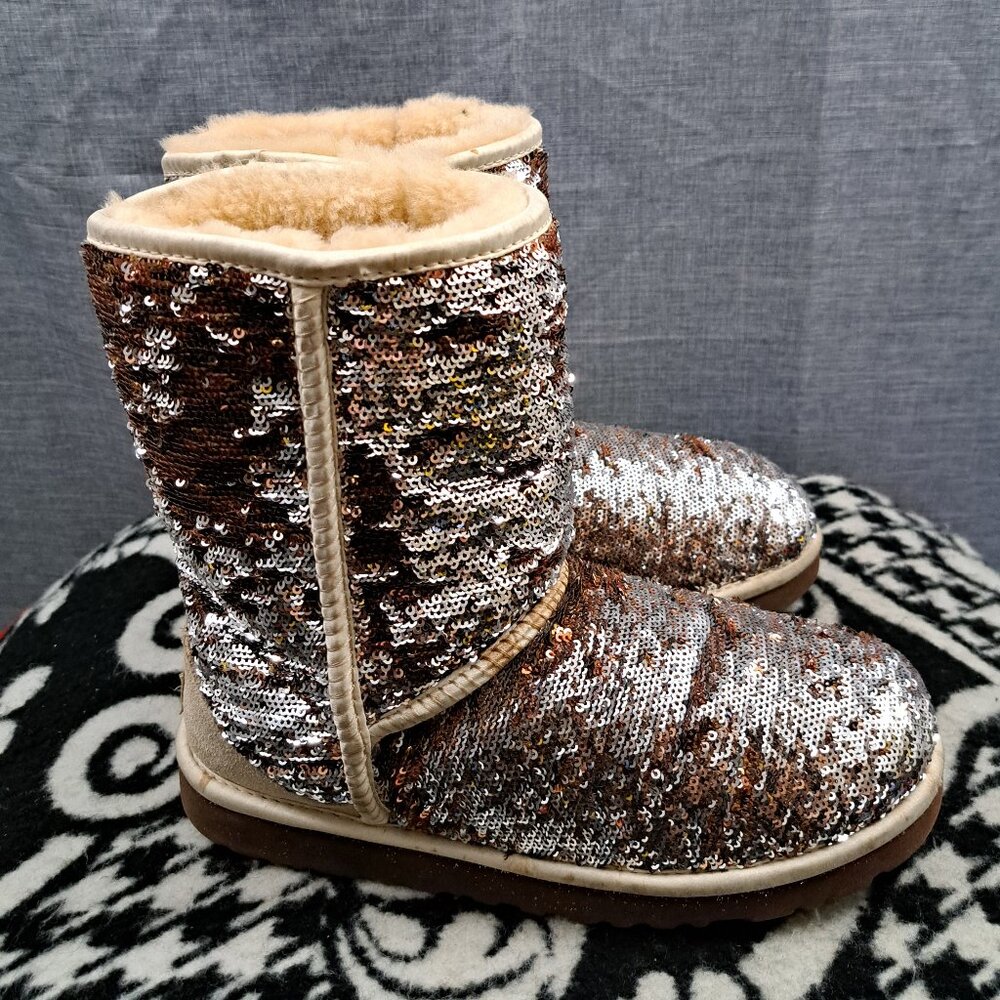 %Size 7 UGG Women's Classic Short Sparkles Boots D15 - Picture 2 of 15